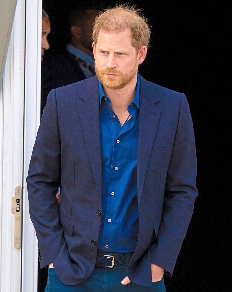 Meghan Markle Was ‘Determined’ to Schmooze With Anna Wintour in Paris: ‘It Was a Huge Deal to Her’ 5 Meghan Courting Anna Meghan Courting AnnaCharles Camilla Harry MEGA930458 097 1 1.JPG master scaled e1760449503108